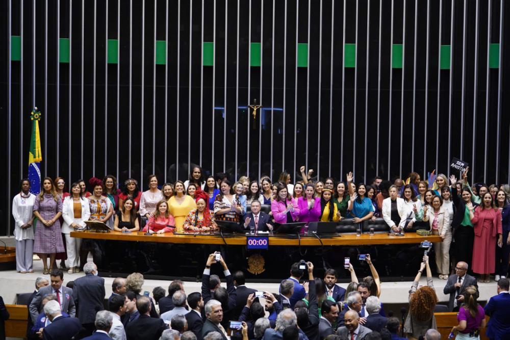 VIOLÊNCIA LINGUÍSTICA DIRECIONADA ÀS MULHERES NO CONTEXTO POLÍTICO